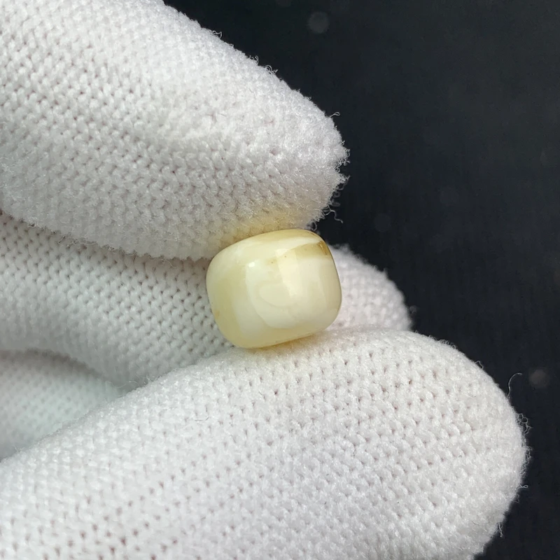 L1745保真原矿俄料尺寸9*7.4mm蜜蜡单颗老型单珠隔珠微瑕放漏