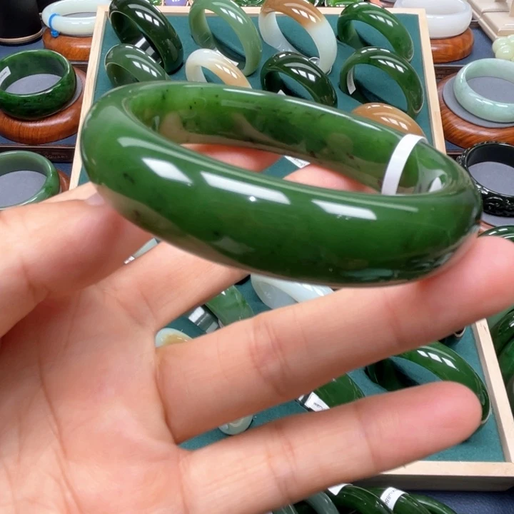 和田玉手镯未镶嵌丫*