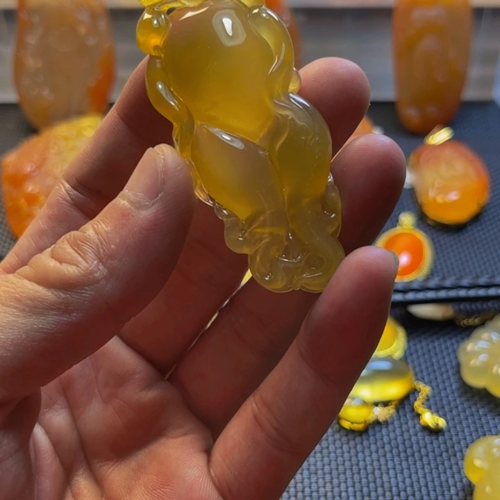 观***涛石英质玉吊坠未镶嵌