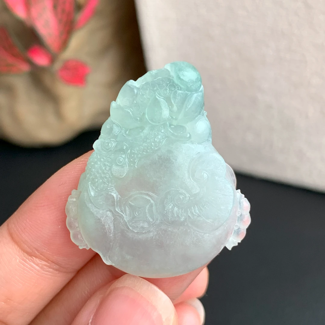 【自然光实拍】清澈 天然翡翠A货冰晴色荷叶鱼吊坠 定制毛货未抛光