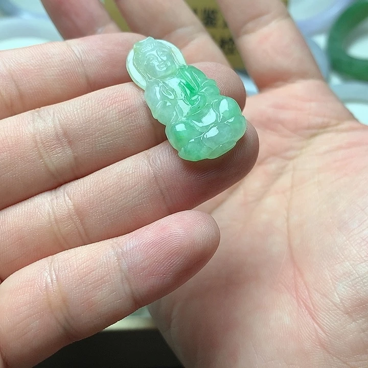 颈饰未镶嵌翡翠观音