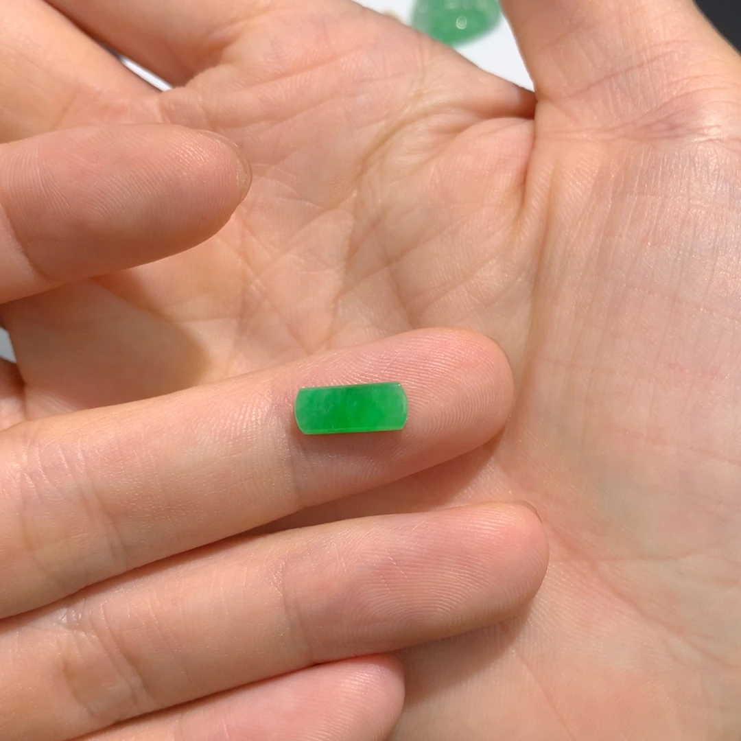 翡翠裸石翡翠马鞍