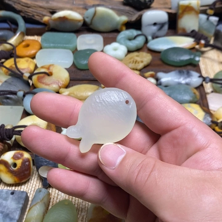 圆***Ꮤ蛇纹石玉未镶嵌颈饰