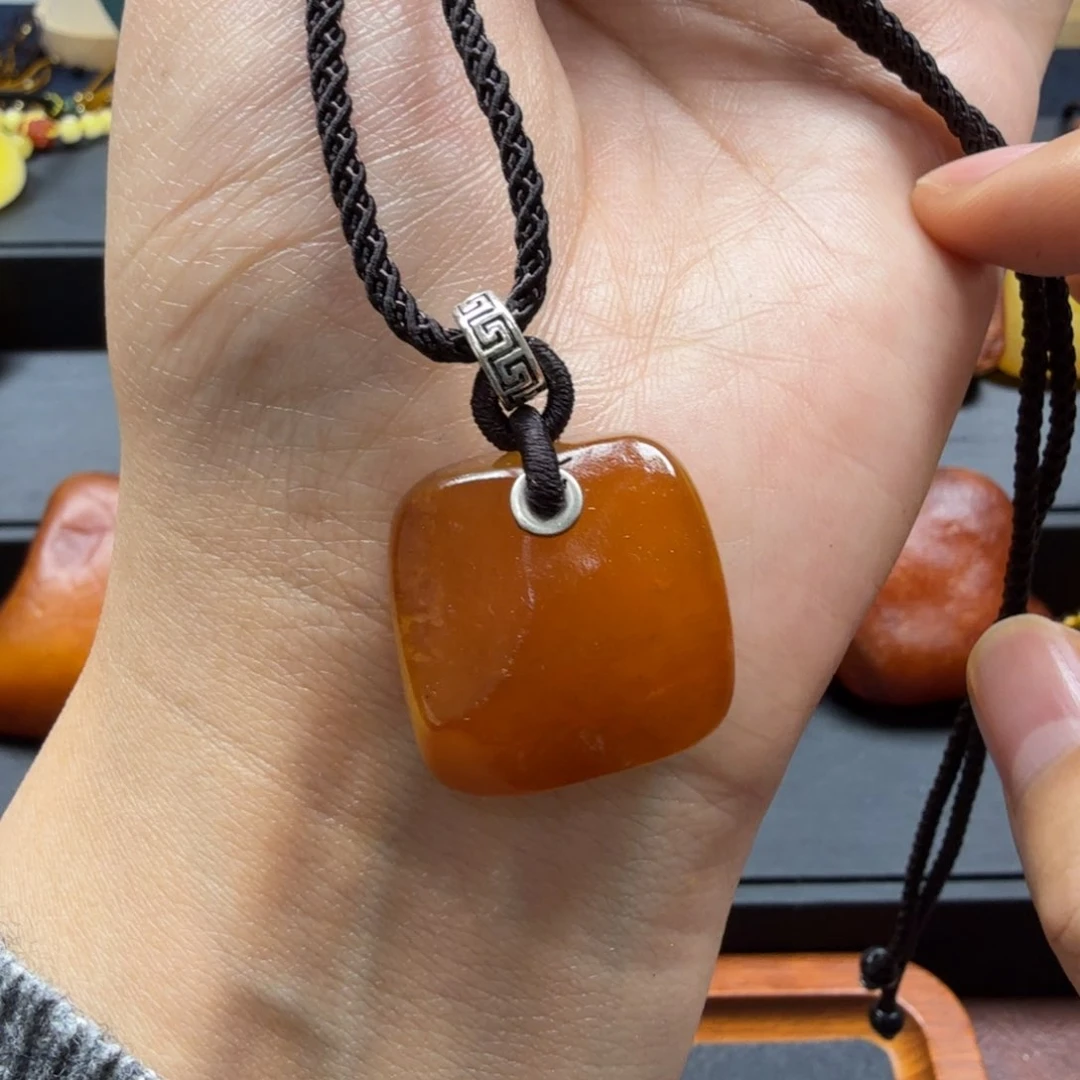 琥珀吊坠(赠链)未镶嵌