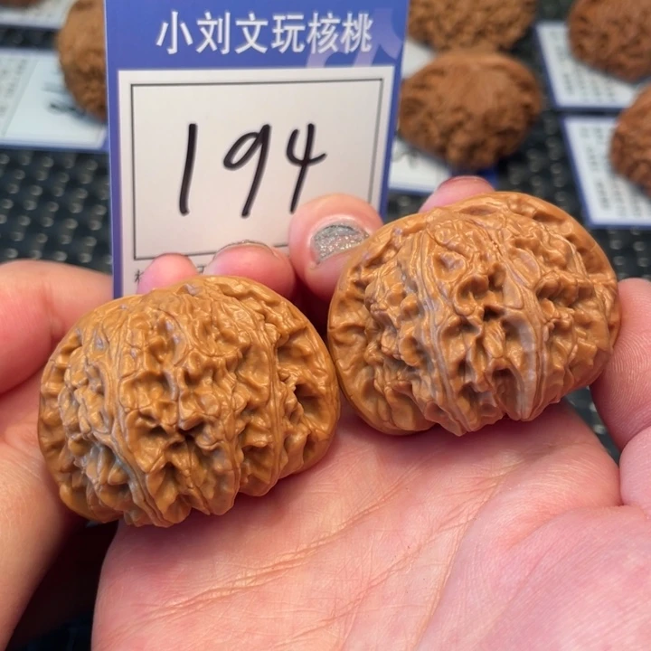 桃核把件44白狮子194。。。