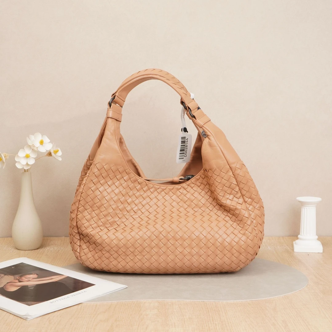 95新 BOTTEGA VENETA/葆蝶家 中古编织腋下包奶茶色羊皮DS028144