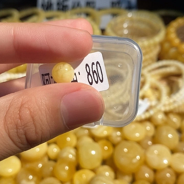 未镶嵌琥珀珠宝奇石860