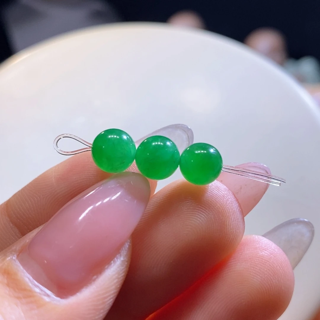 翡翠未镶嵌吊坠(不含链)翡翠满阳绿圆珠三选一（只发一件）