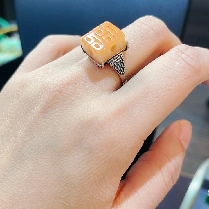 翡翠颈饰未镶嵌戒指