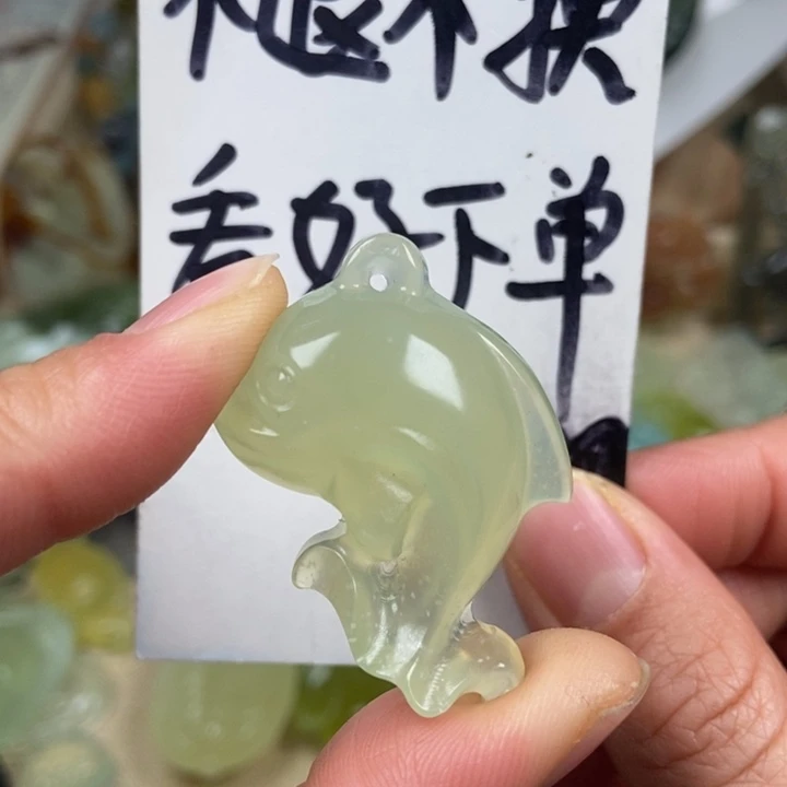 蛇纹石玉颈饰未镶嵌