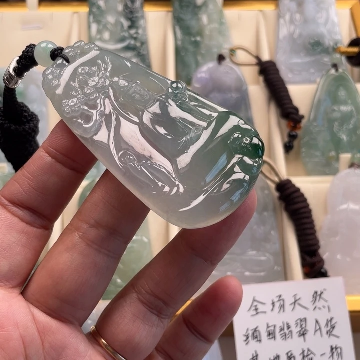 1***3翡翠未镶嵌颈饰玉