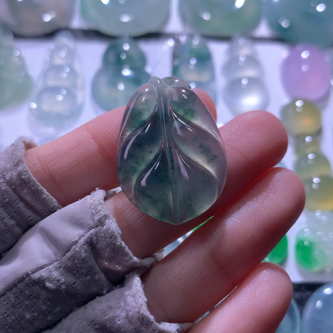 翡翠未镶嵌颈饰叶子