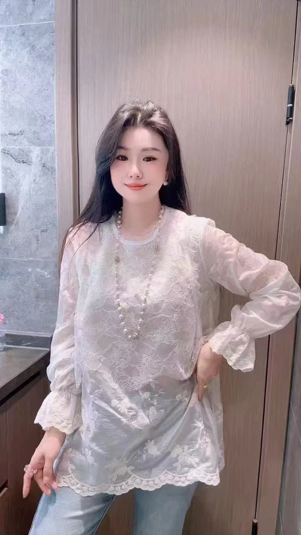 HJ5812#设计师宽松春季镂空显瘦圆领假两件蕾丝百搭长袖网红衬衫