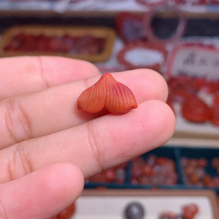 南红玛瑙未镶嵌南红鱼尾