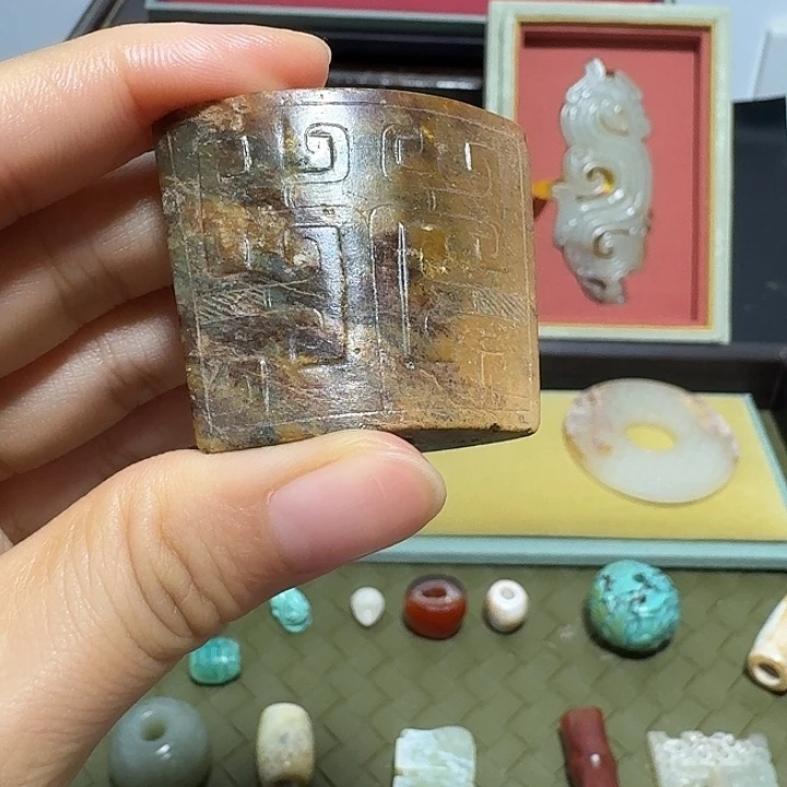 九***久和田玉未镶嵌颈饰