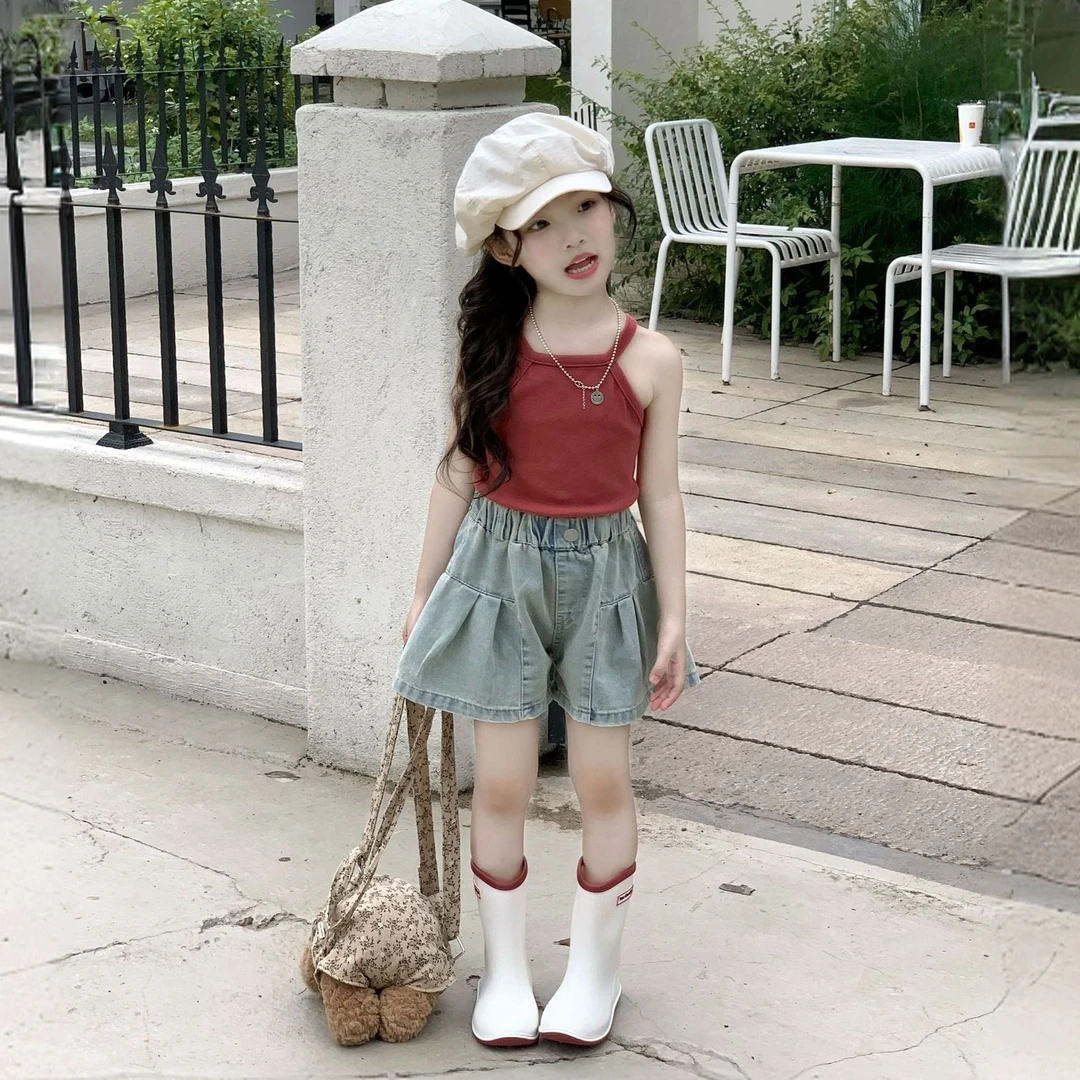 2025夏季新女童韩系简约百搭纯色吊带女宝时髦褶皱牛仔阔腿短裤