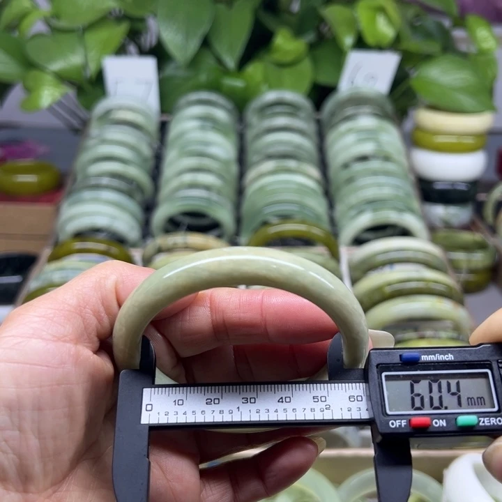 蛇纹石玉未镶嵌手镯63