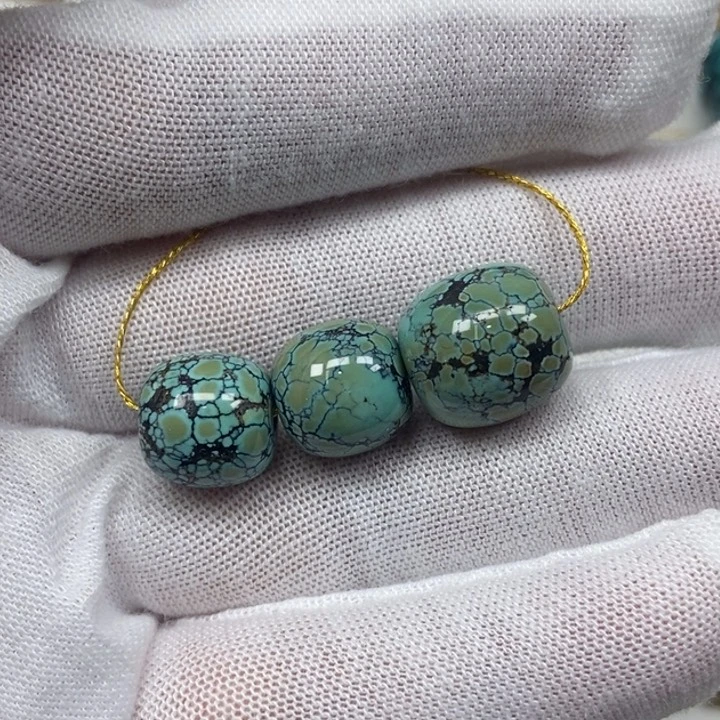 绿松石未镶嵌颈饰