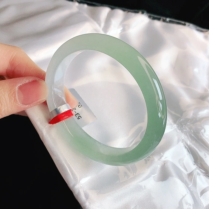 乌***开翡翠未镶嵌手镯缅甸天然a货翡翠手镯