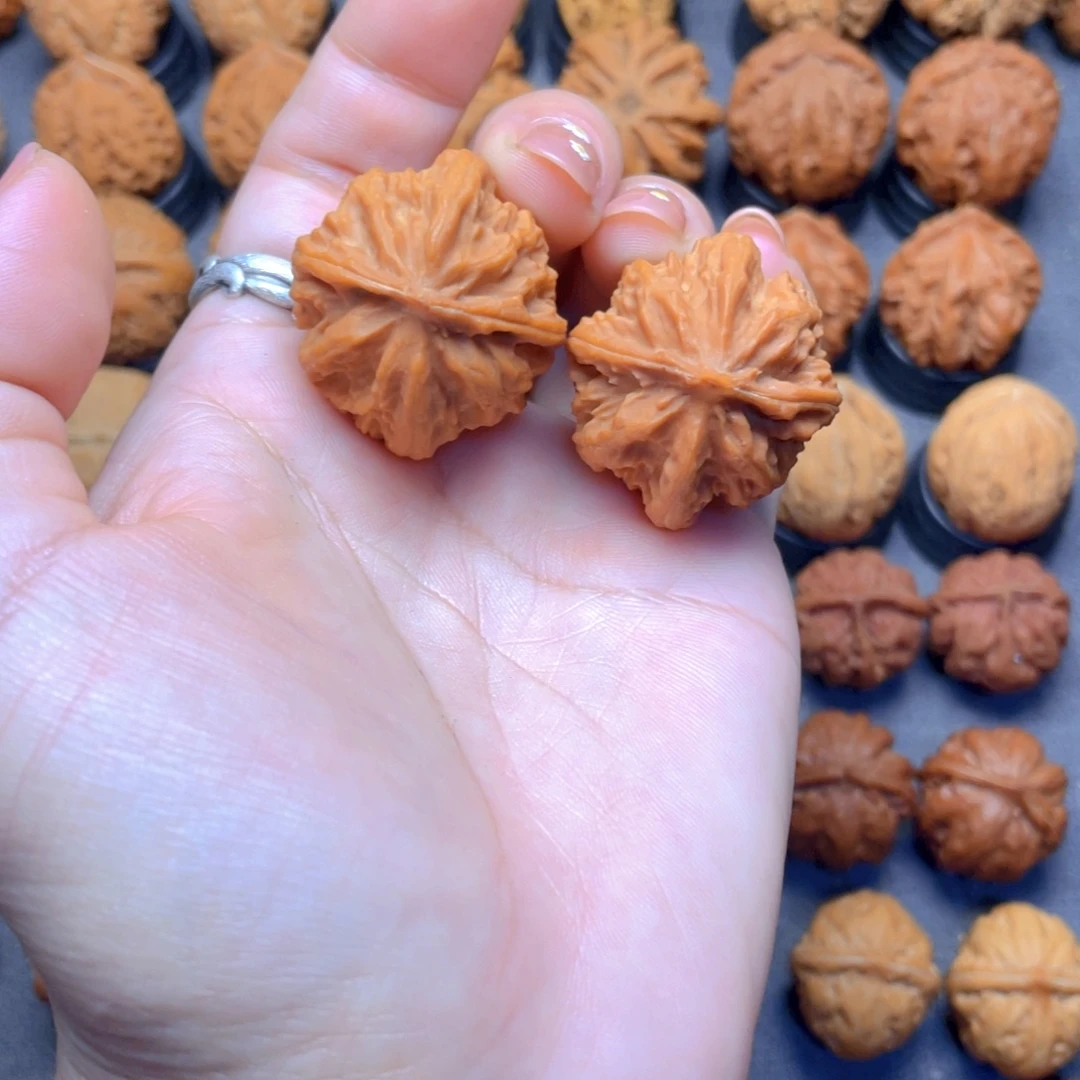 核桃文玩把件粗筋八棱尖有微磨