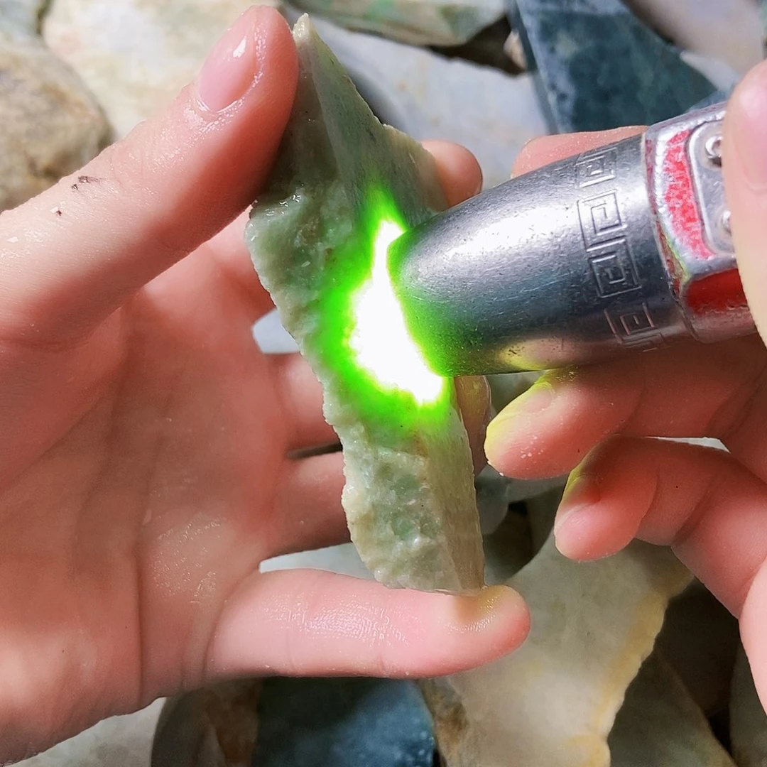 翡翠未镶嵌颈饰天然翡翠