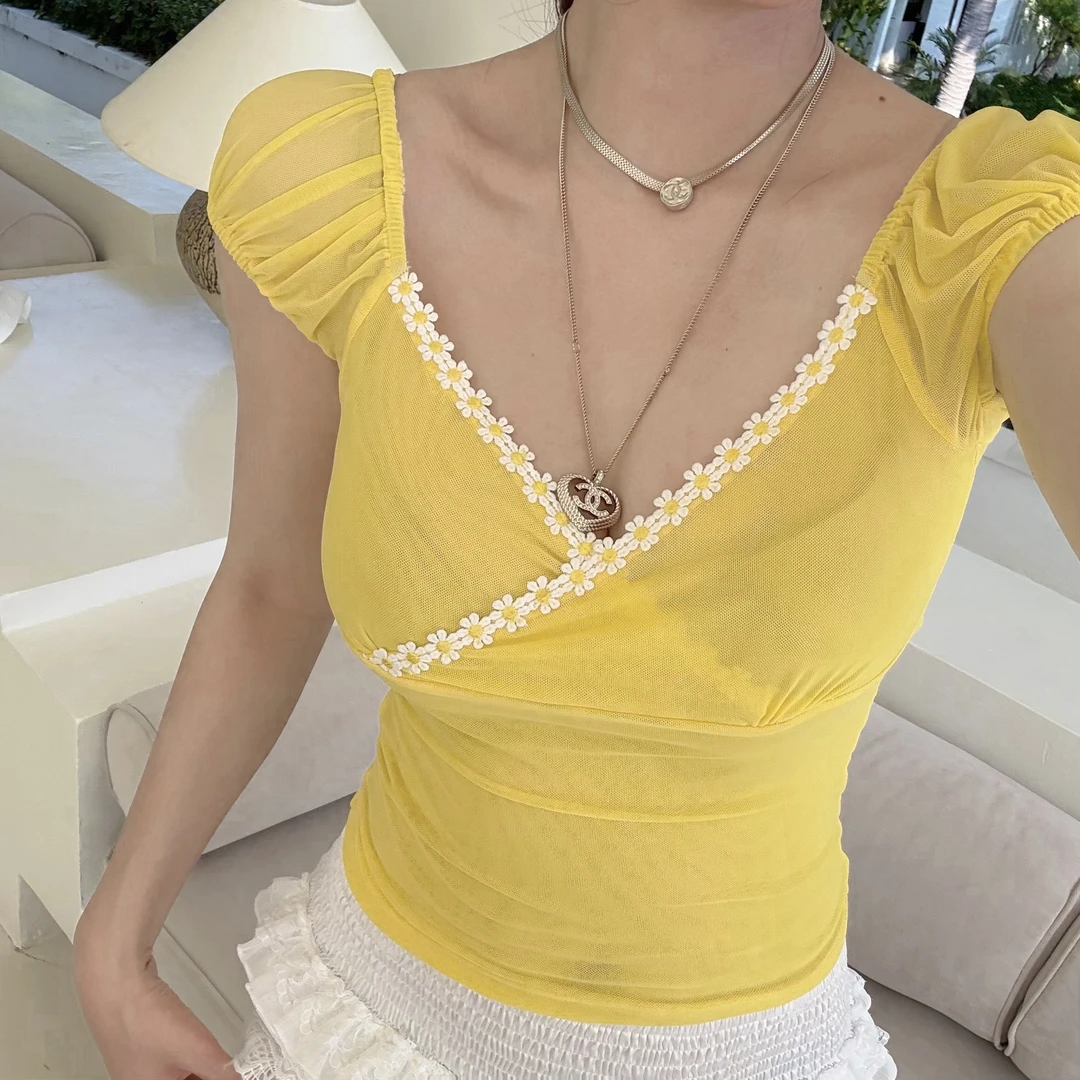 【海边情书】时尚设计感T恤黄色小雏菊V领打底衫气质显瘦上衣81733