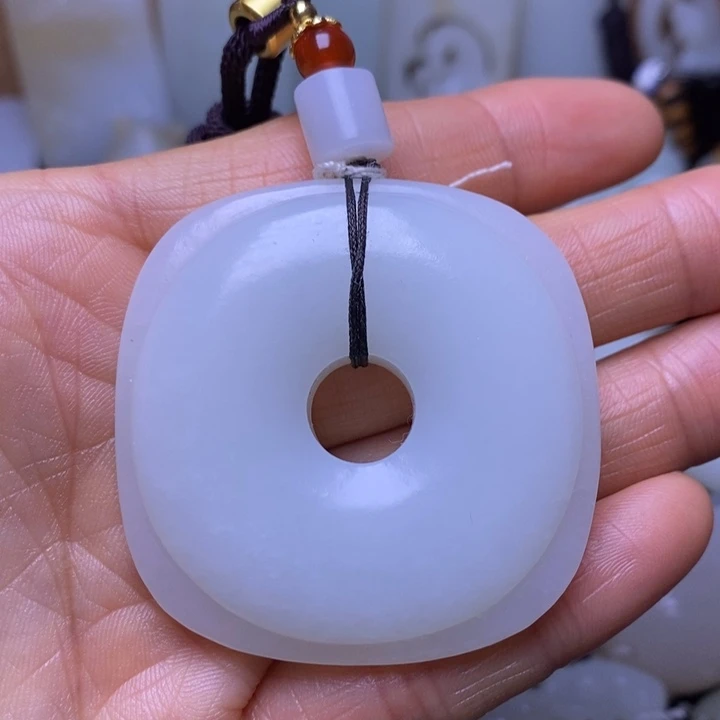 和田玉未镶嵌把件