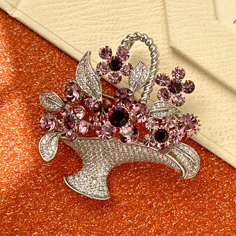 铜合金仿水晶胸针 高档施家水晶精致伊丽奶奶花篮胸针R1250