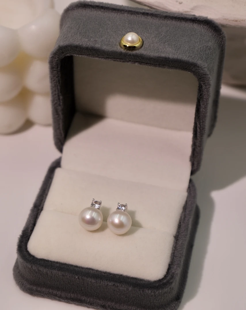 【润澜阁】正圆极光天然淡水珍珠耳钉9-9.5mmS925银 超美贵气镶嵌款