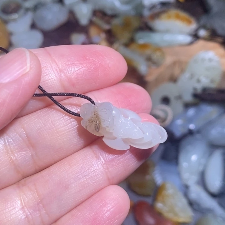 山***子和田玉未镶嵌颈饰