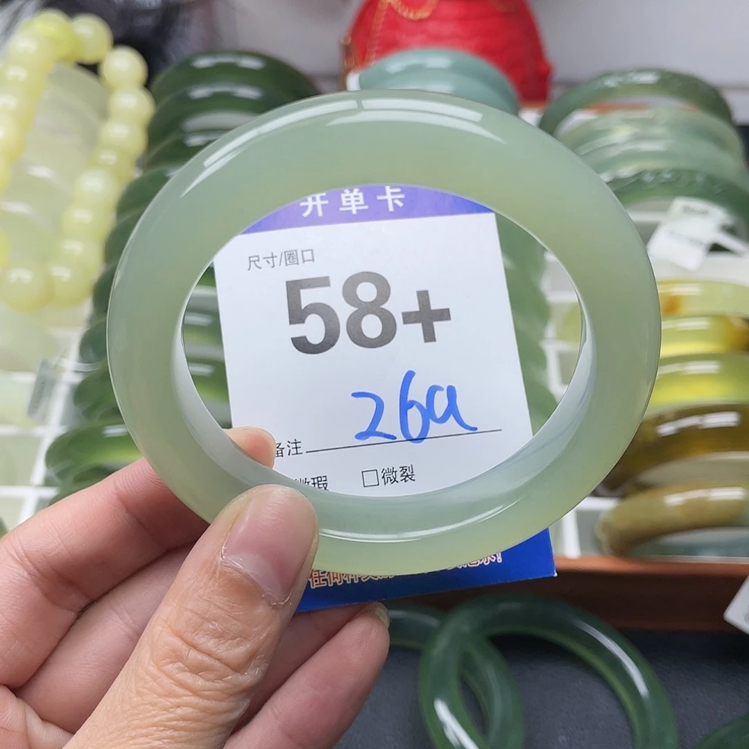 蛇纹石玉手镯未镶嵌童***?