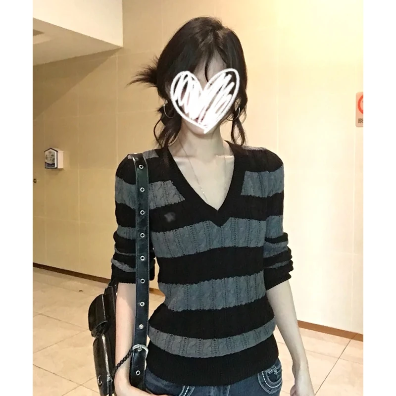 梦优莱美式百搭V领麻花条纹长袖针织衫女装秋季小众修身显瘦上衣