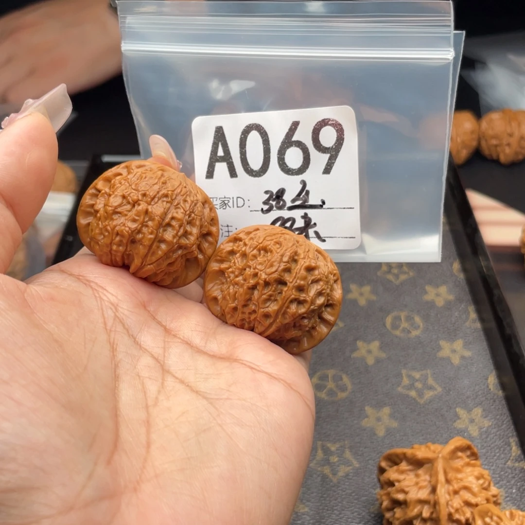 X***来文玩核桃把件38尺寸血麒麟