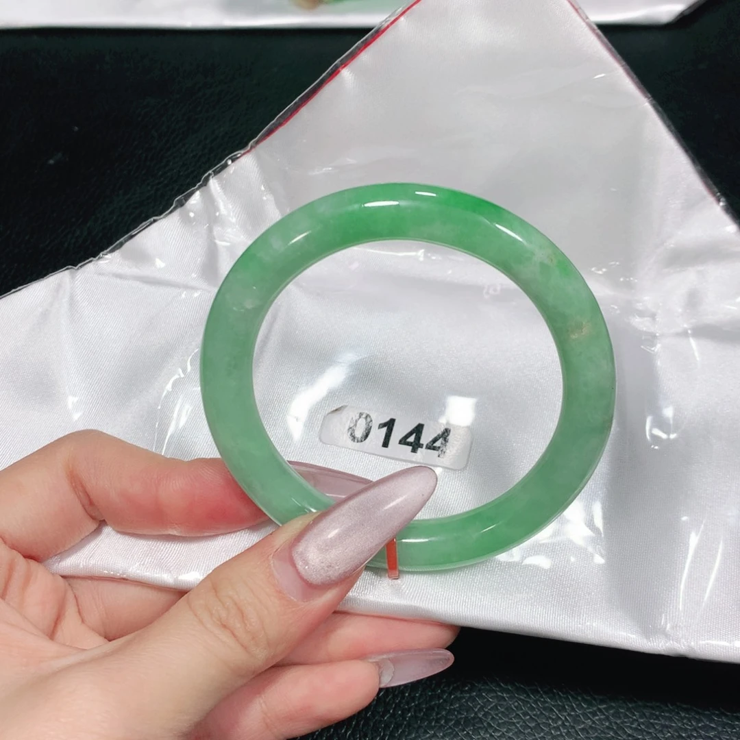 翡翠未镶嵌手镯（圆镯）0144-04