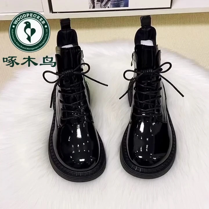 啄木鸟马丁短靴女平底软皮新款漆皮芒果头时尚冬加绒棉靴秋单靴子