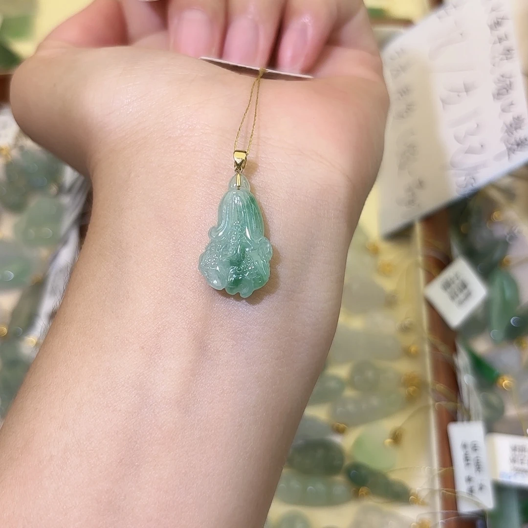 ～***～翡翠18K金镶嵌颈饰白菜