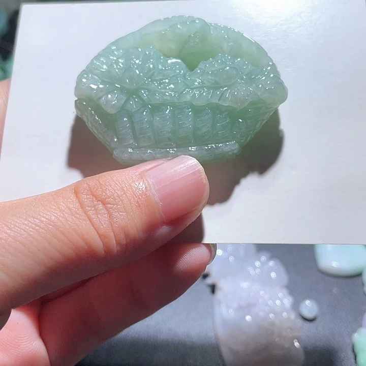 翡翠未镶嵌颈饰天