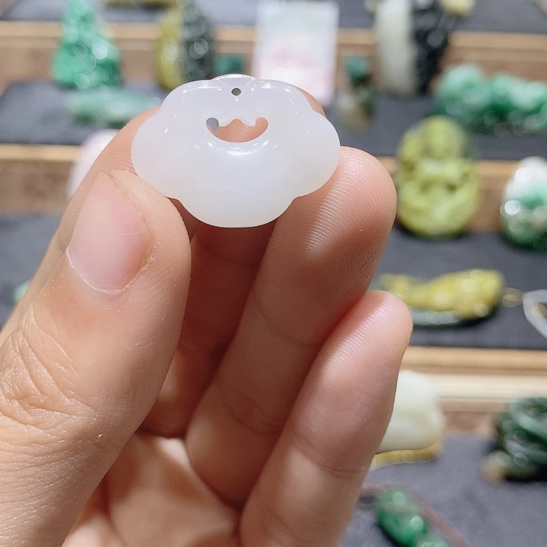 独山玉未镶嵌吊坠