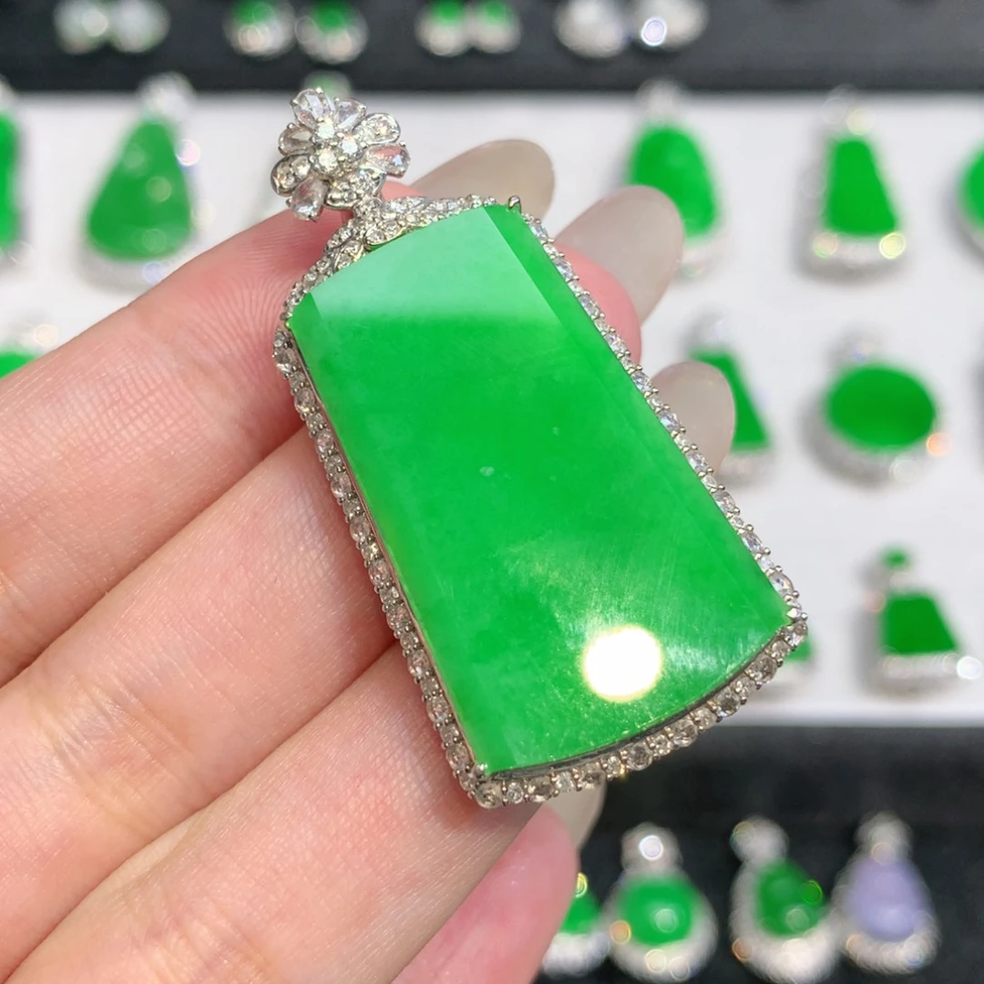 *****翡翠18K金镶嵌颈饰吊坠