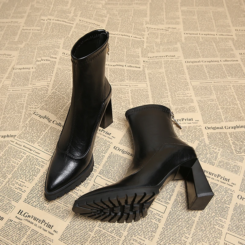 尖头短靴女新款2025秋冬季美拉德风棕色瘦瘦靴百搭真皮粗跟弹力靴