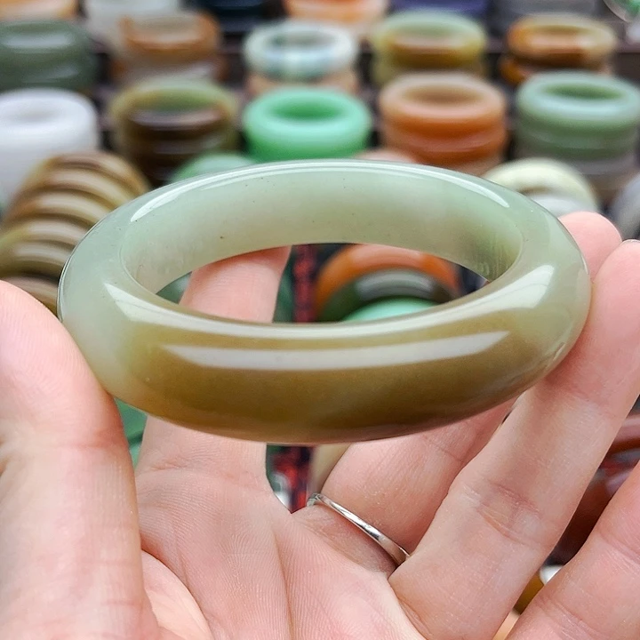 未镶嵌手镯（圆镯）石英质玉