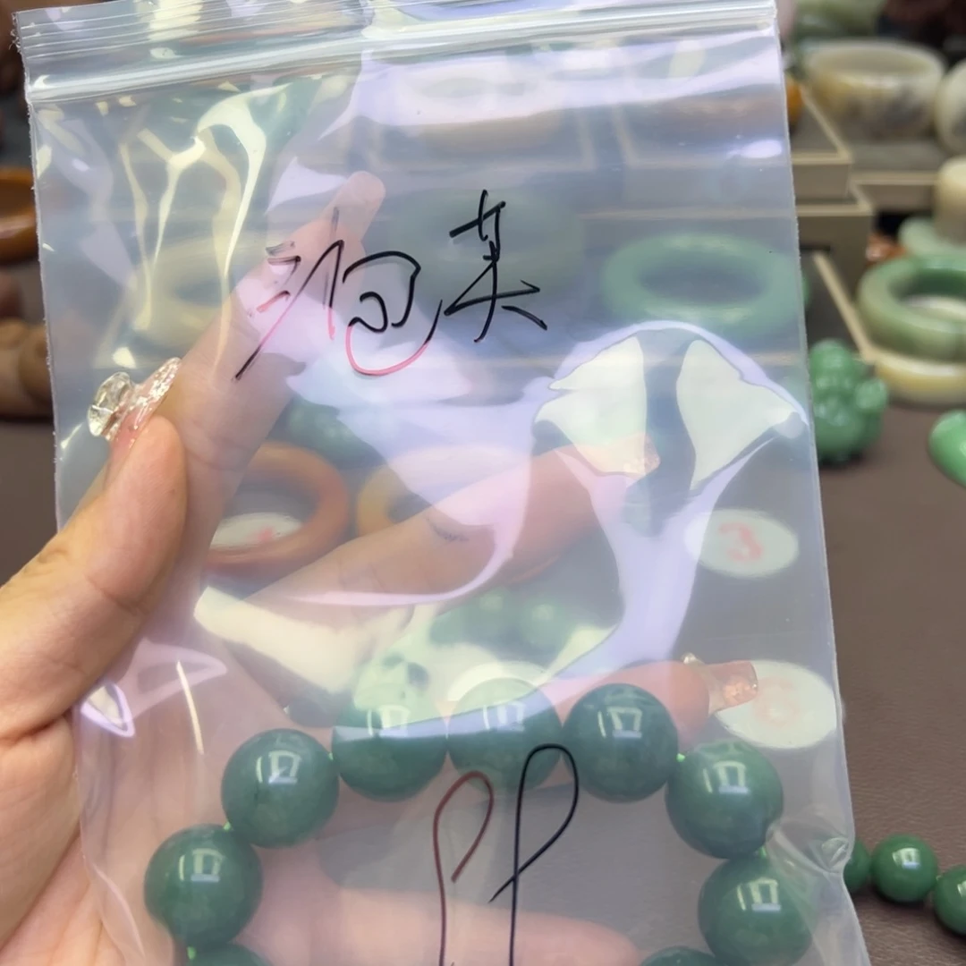 未镶嵌手镯石英岩玉泡*?