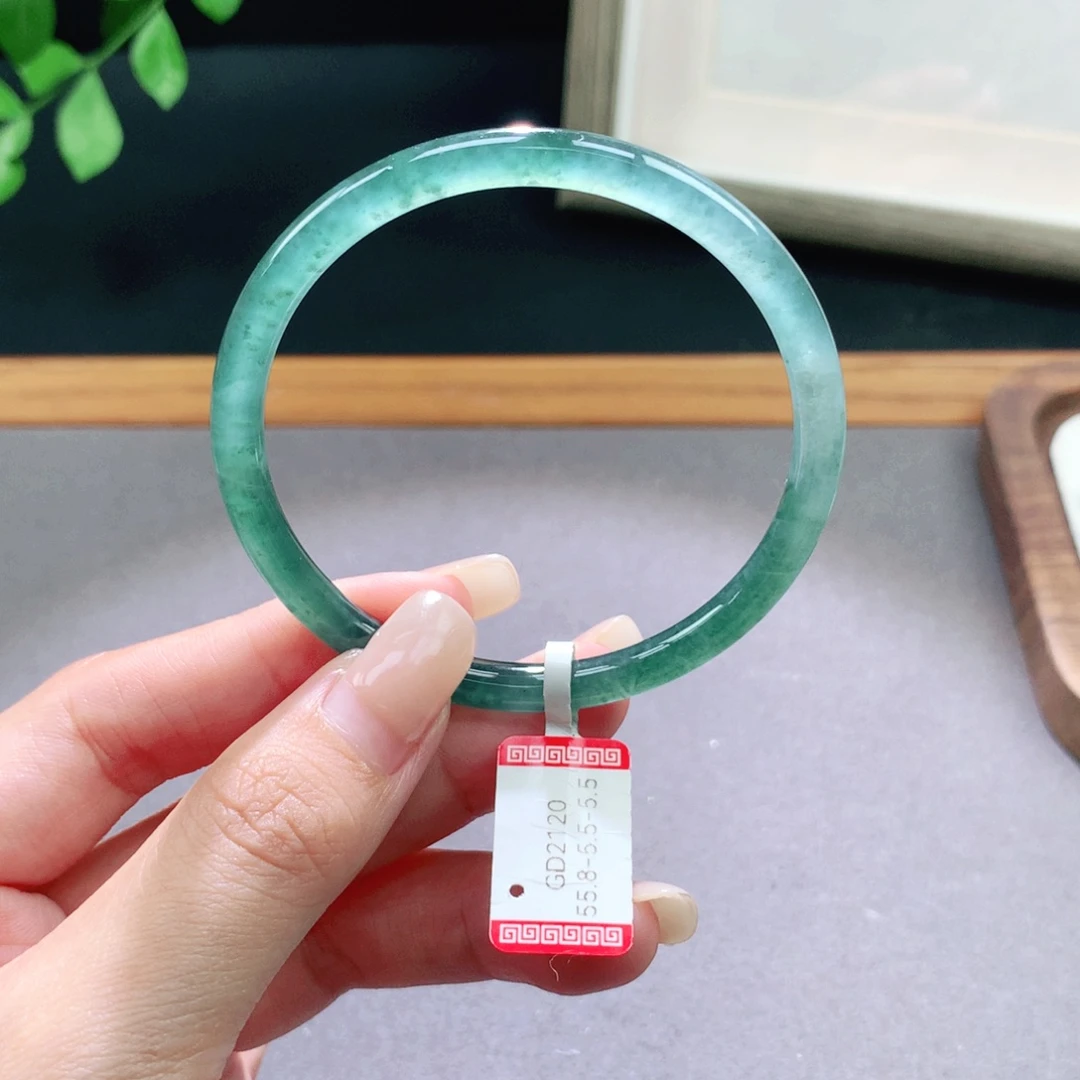 翡翠手镯未镶嵌天然翡翠