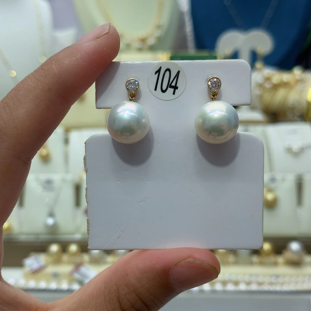 18K金镶嵌淡水珍珠耳饰