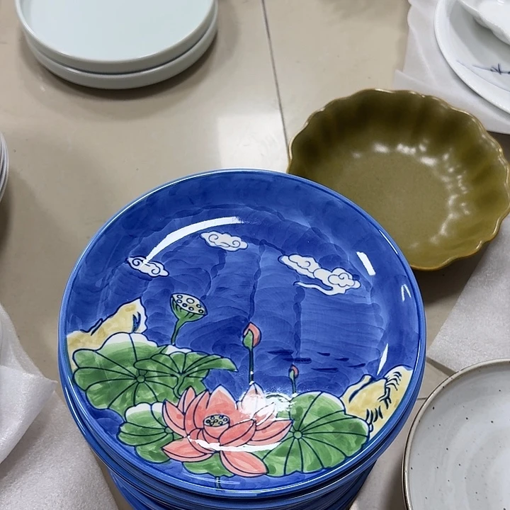 手绘荷花盘。