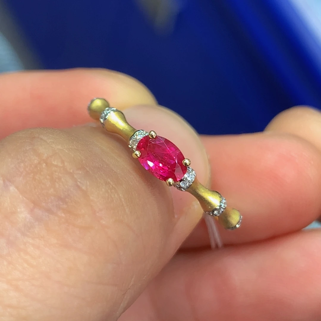 美***_戒指18K金镶嵌红宝石