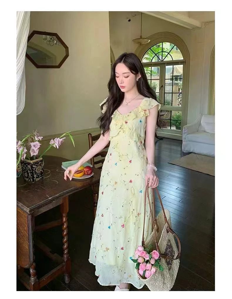 夏季新款V领气质收腰显瘦长裙女法式温柔风黄色碎花小飞袖连衣裙