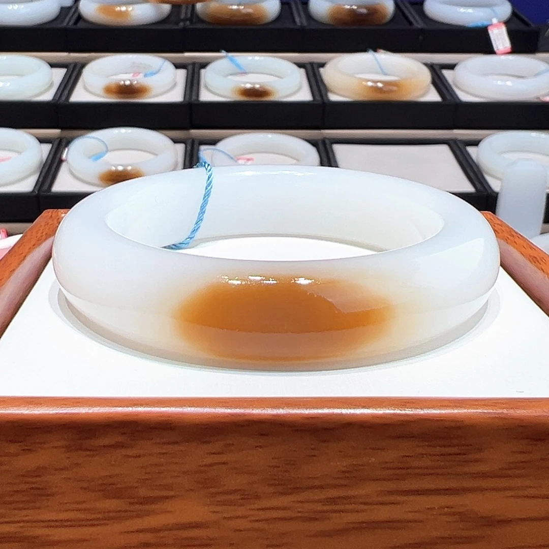 和田玉（糖玉）未镶嵌手镯