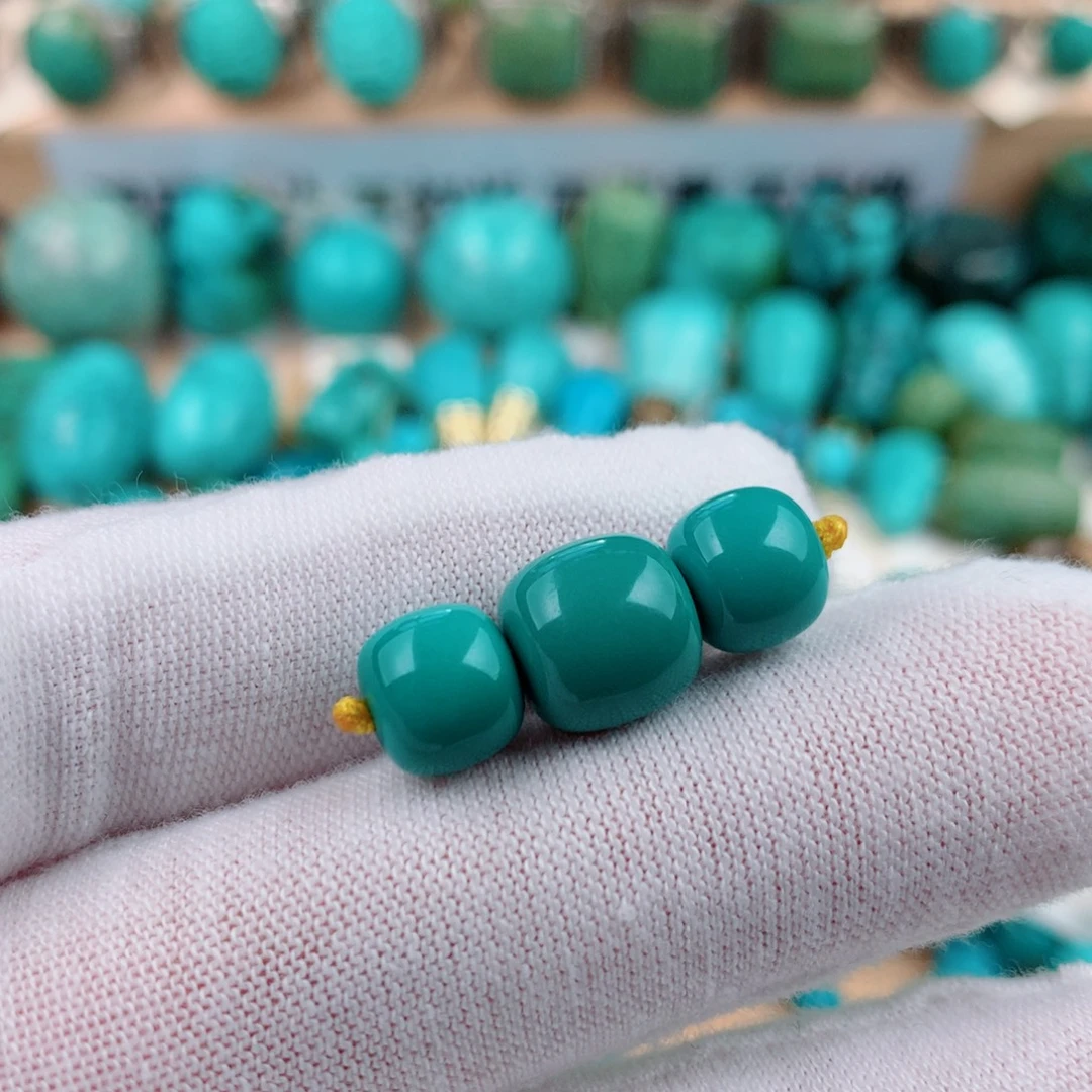 刘***官绿松石未镶嵌珠宝奇石