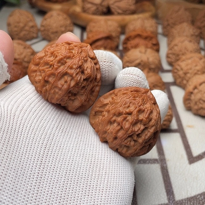 文玩核桃把件糖三角白42.5